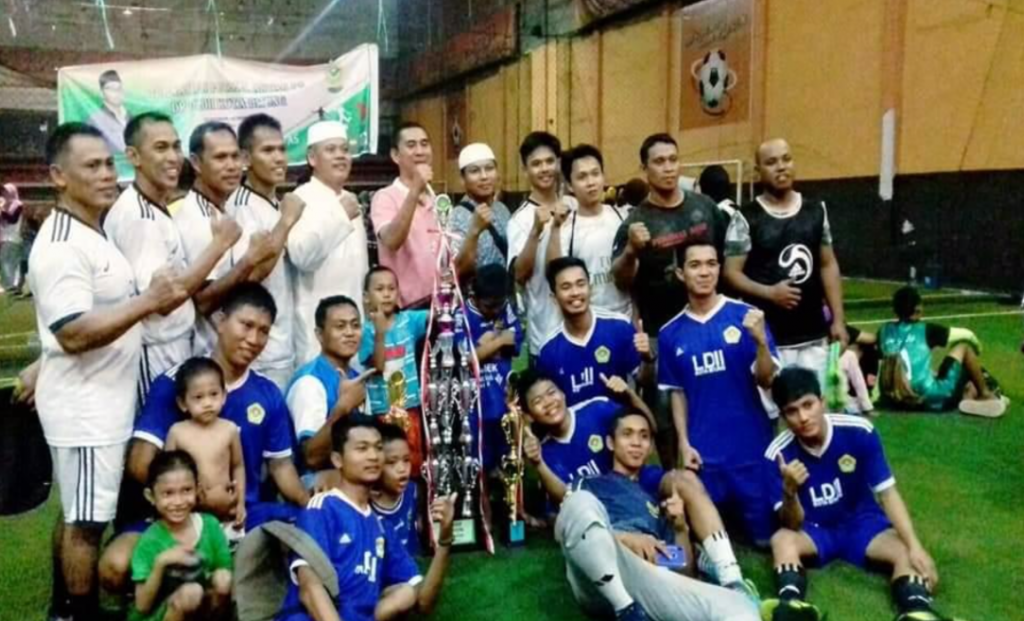 Kebahagiaan Para Pemain Futsal usai pelaksanaan Tournament Futsal Piala Bergilir DPW LDII Cup Provinsi Sulawesi Utara.