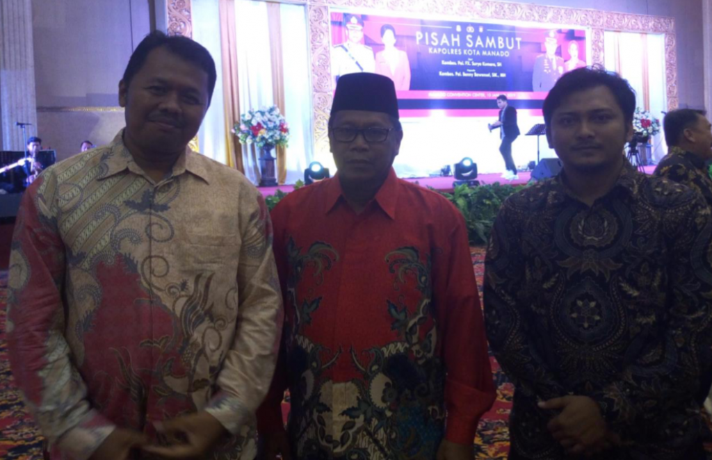 Ketua Majelis Ulama Indonesia (MUI) Kota Manado KH. Mashar Kinontoa,S.Ag (Tengah)